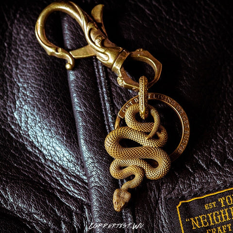 Coppertist.Wu Brass Metal Snake Pendant Necklace Men Vintage Handmade Fashion Key Chain Original Design Animal Keychain Pendants